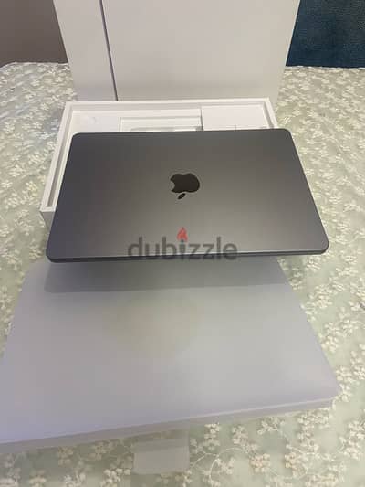 Macbook Air M2 512GB - جديد تماما بدون ولا خدش بكل حاجته عربي انجليزي