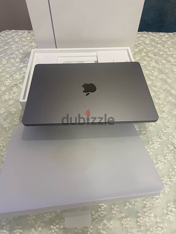 Macbook Air M2 512GB - جديد تماما بدون ولا خدش بكل حاجته عربي انجليزي 0