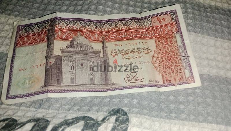 عمل قديمة في حالة ممتازة بسعر رهيب 0