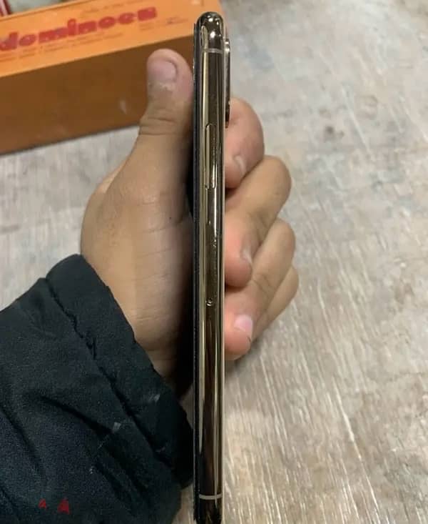 iPhone XS 4