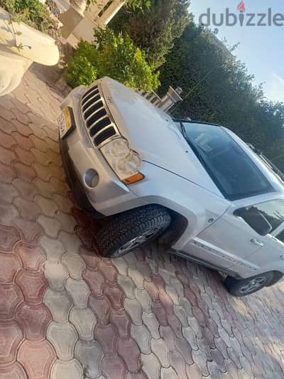 للايجار بالسائق جيب جراند jeep grand Cherokee for rent