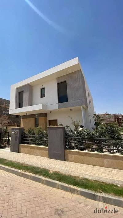 Fully finished villa for sale with fleixble payment plans in Zed East New Cairo in front of Hyde Park