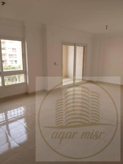 Apartment for sale in Madinaty, 165 sqm, first elevated floor, garden and street view, very prime location, directly next to services.