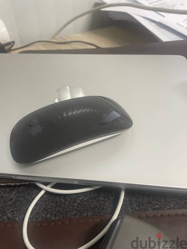 MacBook Air M2 2022 With Magic Mouse 2 5