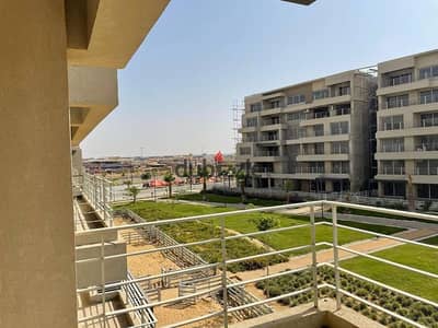 Apartments for sale with a down payment of 180,000 in Palm Hills Compound next to Saray Al Mostakbal Compound in New Cairo, with an installment period