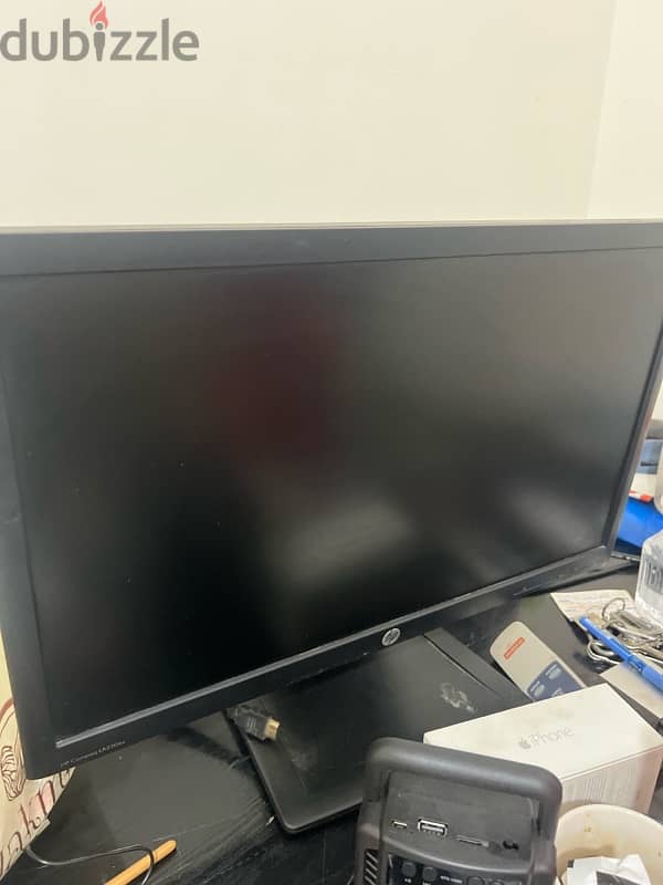 Hp monitor شاشه إتش بي استعمال خفيف كأنها جديده 0