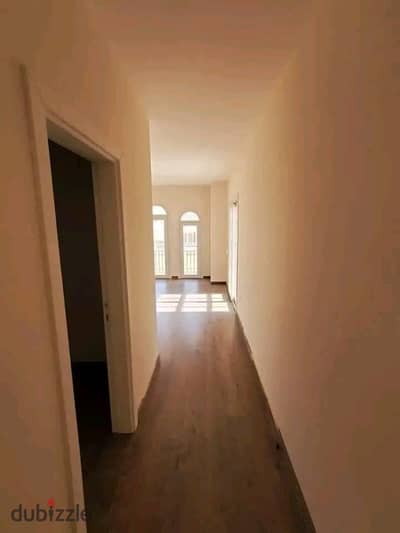 For sale, 3-room apartment, 155 sqm, immediate receipt, fully finished, in Al-Maqsad Compound, New Cairo, 15 minutes from the capital’s airport, with