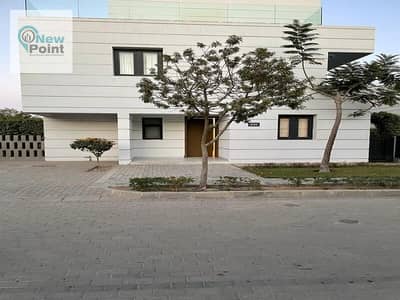 Receive immediately a fully finished 5-bedroom Standalone villa in Al Burouj Compound in Shorouk City