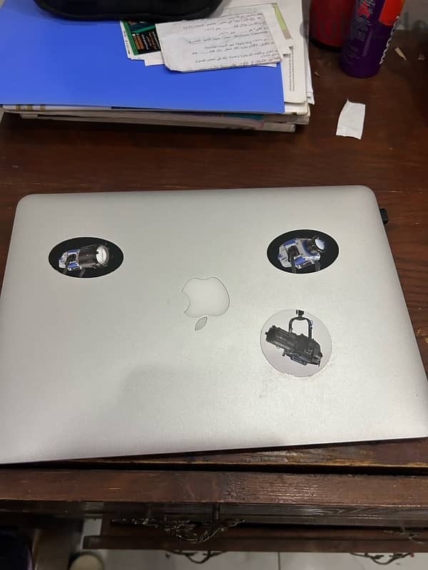 macbook air 2015 used for 1 year 0