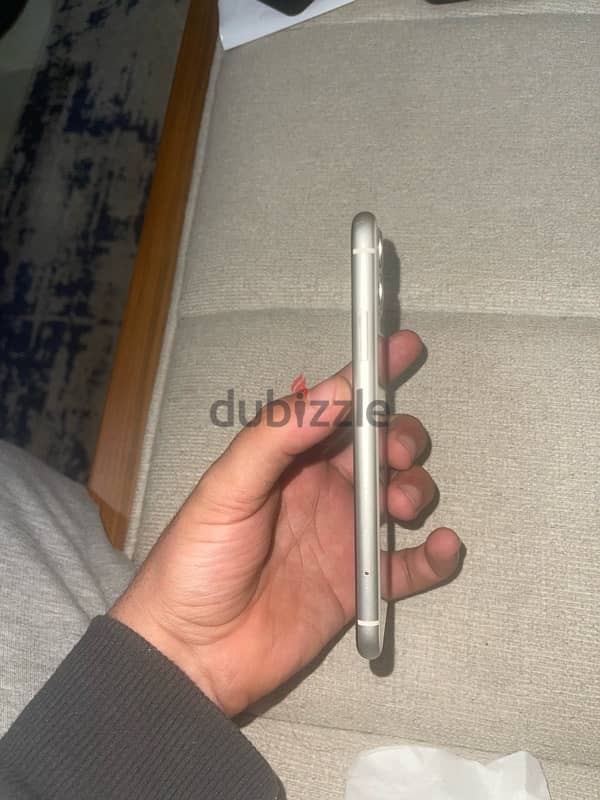 iPhone 11 (128g) خطين 4