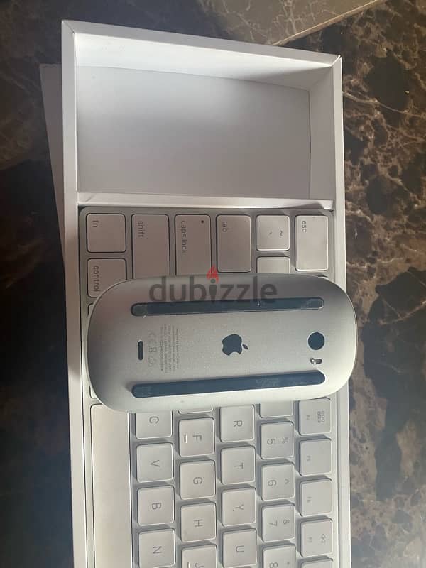 MacBook mouse and keyboard 0