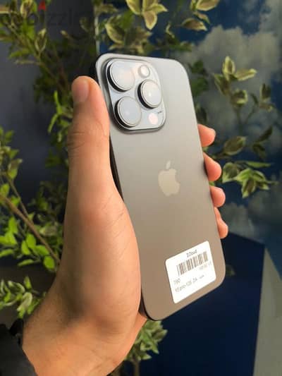 للبيع iphone 15 pro حاله زيرو