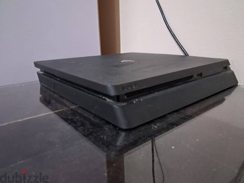 ps4 slim 500g used like new, with incredible performance 0