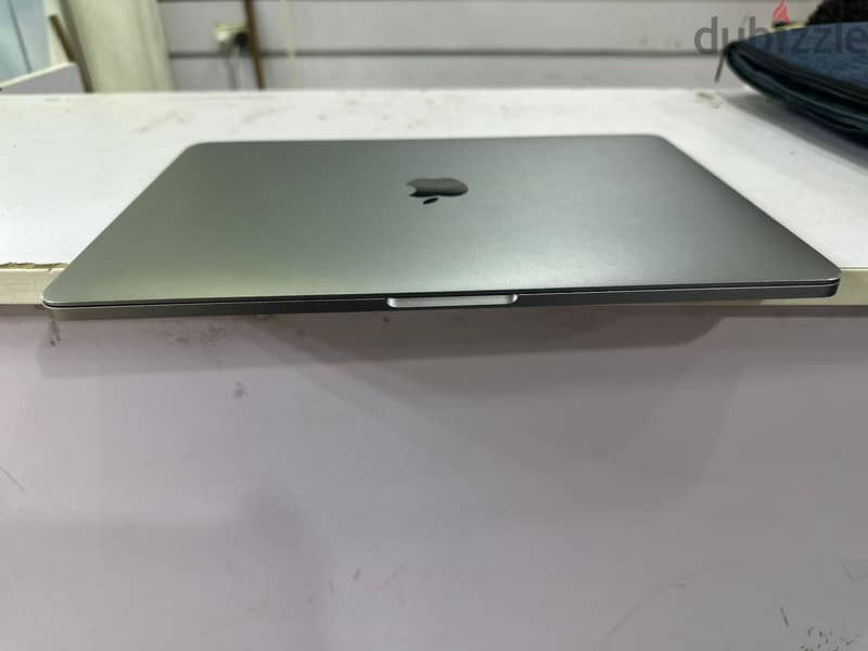 Macbook Pro 2017 i5 8/265 " With Touch Bar " 5