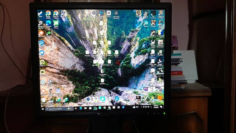 شاشة dell ١٩ بوصه مع استاند 0
