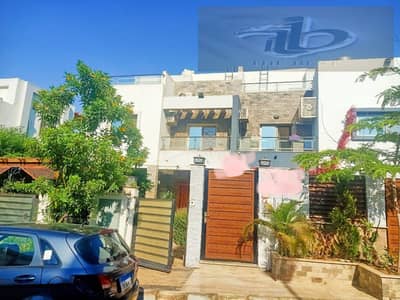 Own a twin house villa in Al-Qarnful Heights, near the northern 90th Street, directly in front of Al-Marasem