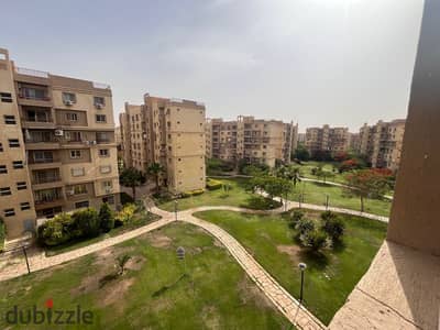 Apartment for Sale in Madinaty, 145 sqm with a Wide Garden View at an Excellent Price.