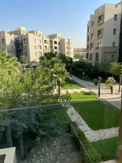 شقة مفروشة بالكامل للإيجار في كمبوند The Village بجوار مول Point 90 والجامعة الأمريكية بالقاهرة