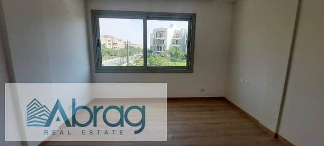 For rent, a corner townhouse, 4 rooms, a kitchen, and air conditioners, Continental Residence Compound, Sheikh Zayed