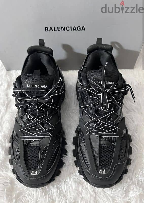 Balenciaga track 0