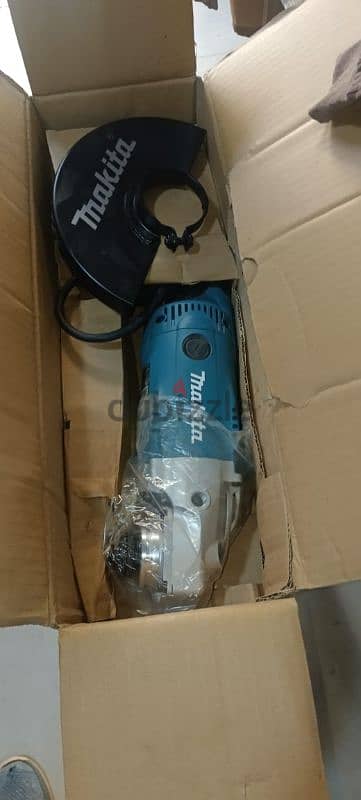 صاروخ جلخ ماكيتا 9 بوصه 2200 وات موديل – MAKITA GA9020 3