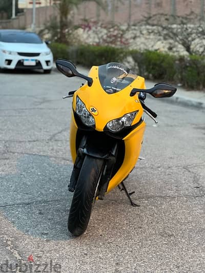 بيع ريس هوندا CBR 1000 RR البايك بحاله الزيروو