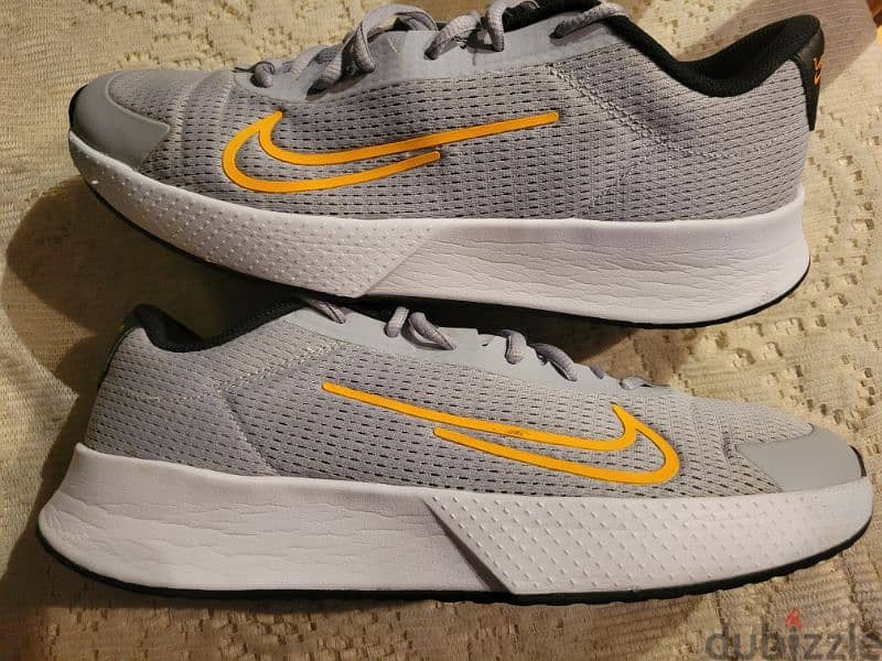 Nike vapor lite 2 tennis shoes used like new / size 44 2