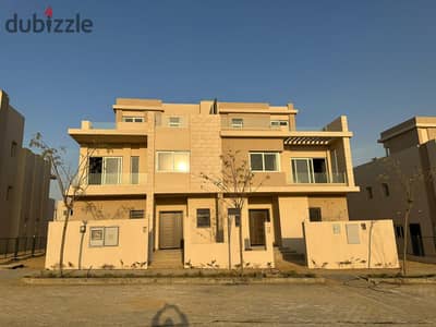 Villa for immediate sale, 3 floors, in Sheikh Zayed, in front of Al-Jazirah Club and PALM HILLS, with installments over 8 years