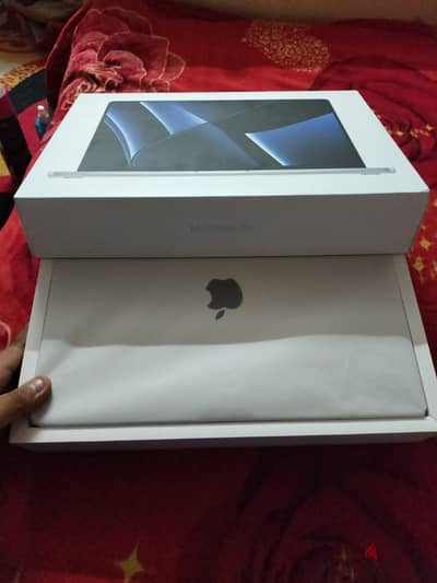 MacBook Pro M2 Max 16 inch With All Accarouss