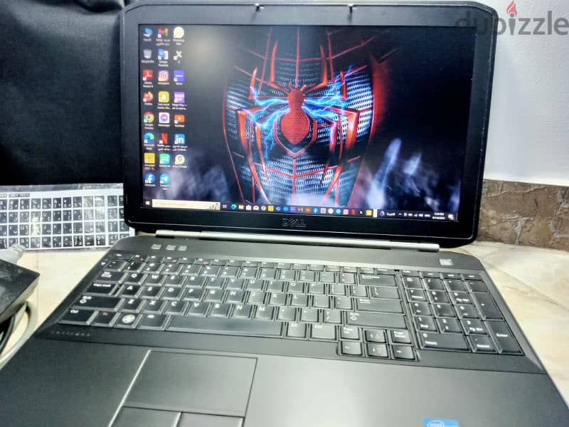 Dell latitude core i5 رام ٨ هارد ٥٠٠ 9