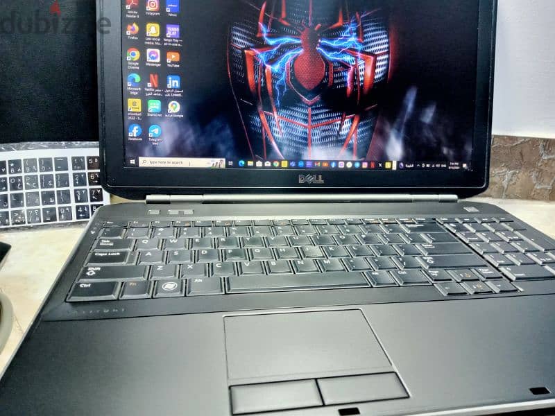 Dell latitude core i5 رام ٨ هارد ٥٠٠ 10