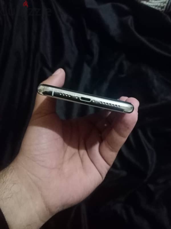 iphone 11 pro max 256gb بدون اي ضريبه 4