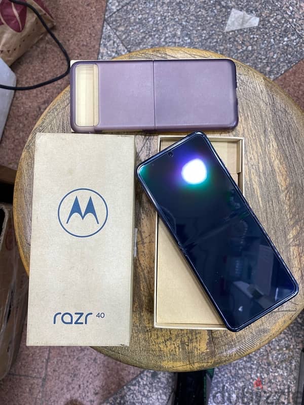 Motorola Razr 40 5G dual sim 256/8G Purple  جديد 0