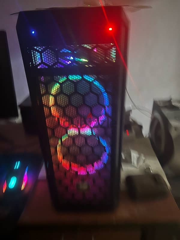 PC with Rtx 3060TI and Ryzen 5 5600X with 32 Ddr4 Ram and 1TB SSD 1