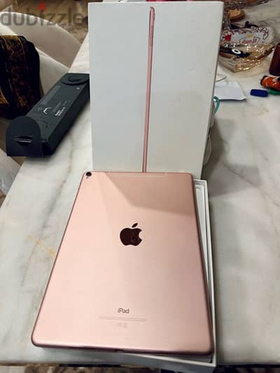 iPad Pro 9.7inch Wifi + Cellular 256gb ( ZERO SCRATCHES LIKE NEW )