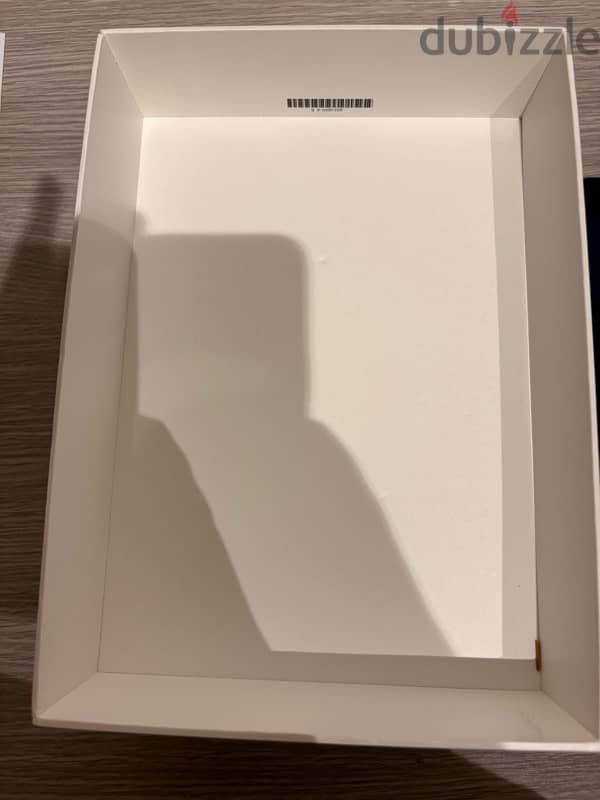 iPad Air 2 WiFi and cellular, with box, few scratches 3