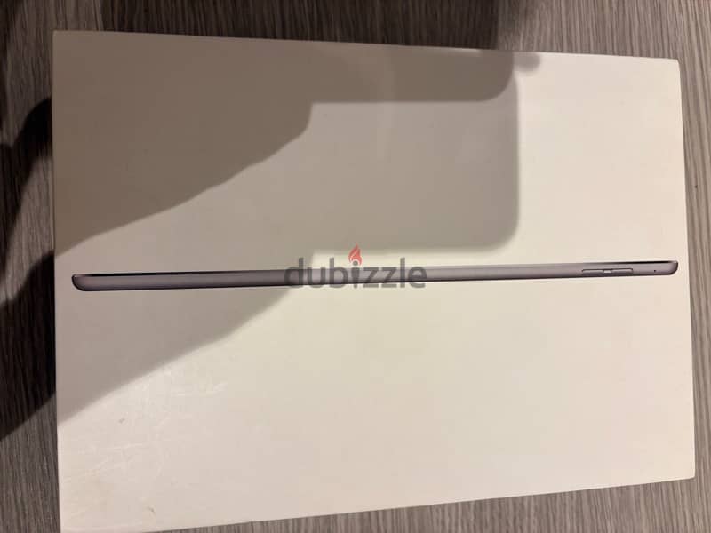 iPad Air 2 WiFi and cellular, with box, few scratches 4