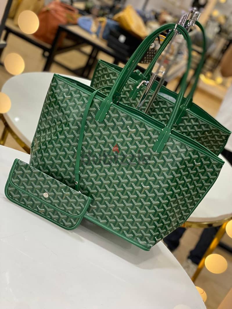 "أناقتك في كل وجه!"  "Style in Every Switch "  Goyard  Double face 3