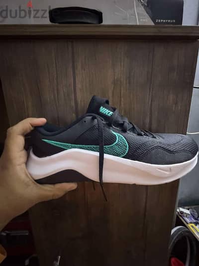 nike essential legend 3 44