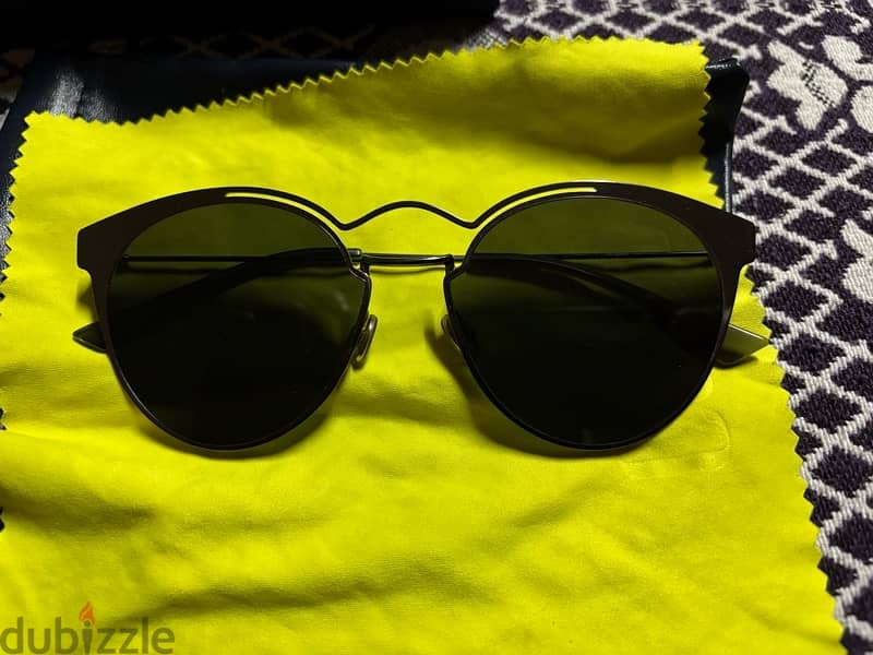 Original Dior sunglass without any scratches like new 0