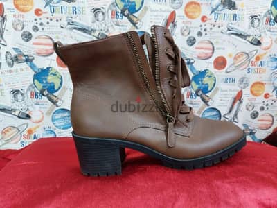 بوت جديد من Payless مقاس 43