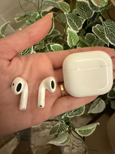 Airpods 4 with Active Noise Cancellation