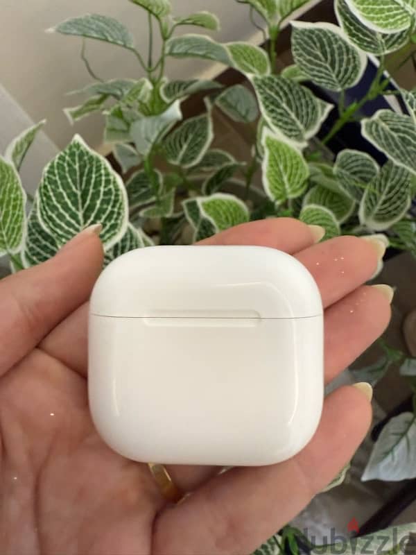 Airpods 4 with Active Noise Cancellation 1