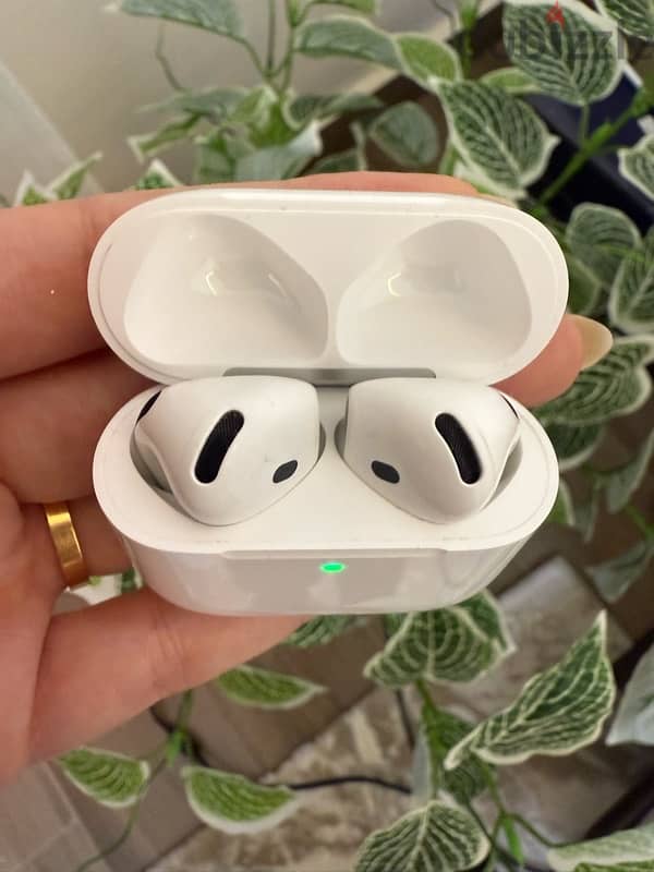 Airpods 4 with Active Noise Cancellation 3