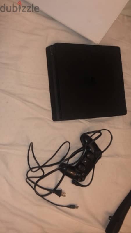 جهازين ps4 slim 1tb used like new 2