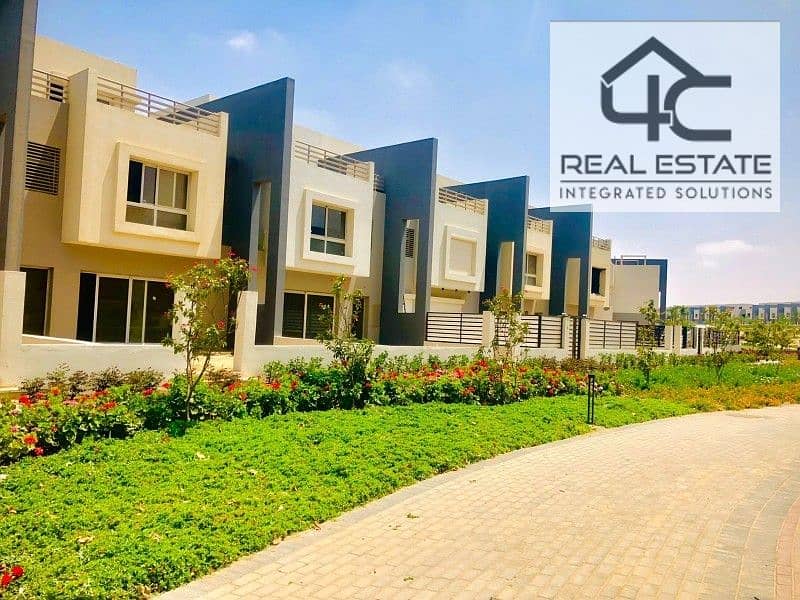 Townhouse Villa 250m Modern For Sale In Hyde Park In Fifth Settlement 5 Bedrooms Ready to move With Installments At The Lowest Price 0