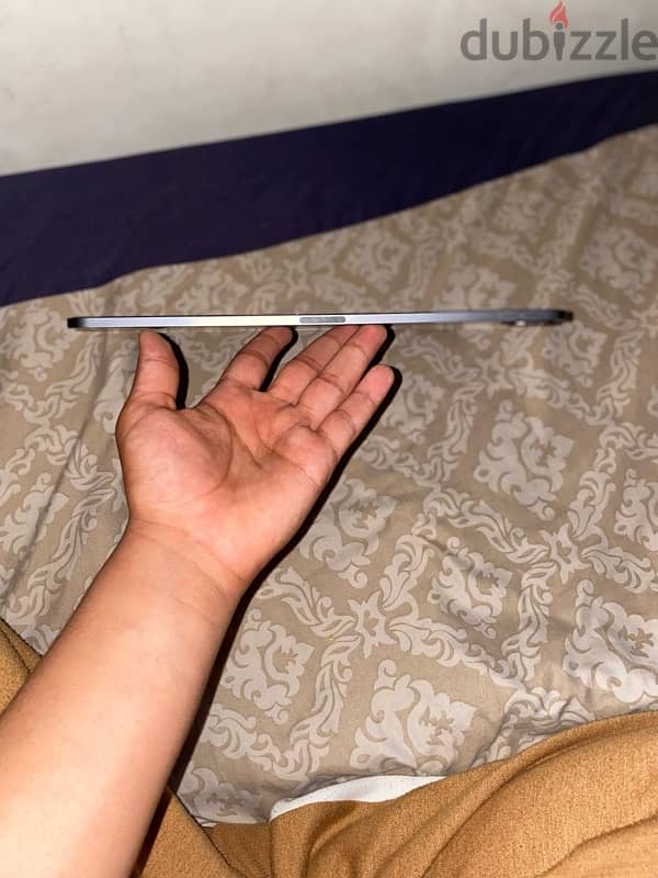 iPad pro  12.9 4th generation 4