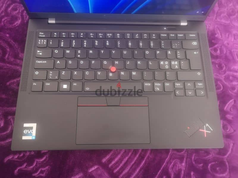 Lenovo ThinkPad X1 Carbon Gen 11 4