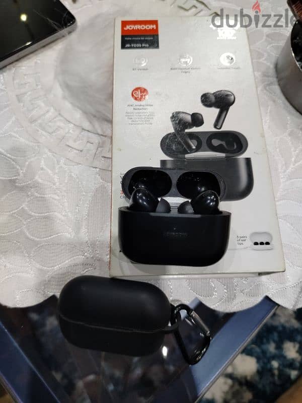 اير بودز Joyroom t03s pro بحالة الزيرو 2