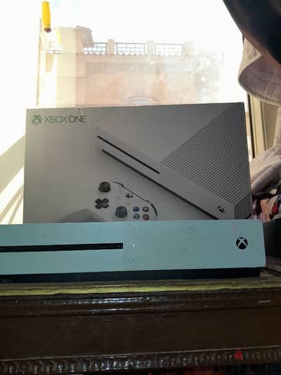 Xbox one s 500gb no controllers بالعلبه